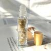 Venta al por mayor de fábrica transfronteriza superventas grava de cristal natural mineral cosméticos de alta gama bola tapa de madera botella de aceite
