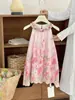 Vestido de Verão com Gola Halter para Meninas Xie Jinmao 2026 com Bordado Pesado Jardim de Monet e Forro de Algodão Penteado