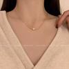 Collar de cadena de suéter de oro con perlas de nicho de lujo ligero con diseño de cadena de clavícula femenina de nicho con sentido simple, accesorios de collar que combinan con todo