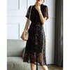 Vestido de Verão 2026 Novo Floral com Decote V de Manga Curta de Comprimento Médio para Mulheres com Design de Nicho e Elegante Vestido Retro com Ajuste na Cintura
