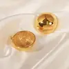 Pendientes redondos dorados de moda estilo Chanel que combinan con todo, diseño hueco brillante, hebilla para la oreja, pendientes de acero de titanio chapados en oro para mujer