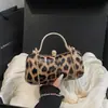 2026 Bolso Cruzado Pequeño Cuadrado con Cadena Estilo Retro Elegante Estampado de Leopardo Nuevo Diseño de Candado Tendencia Estilo Francés