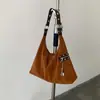 Nova Bolsa Tote de Couro Macio Retrô, Bolsa Grande Capacidade para Trabalho e Deslocamento Feminina, Bolsa de Ombro Casual Estilosa de Nicho para Mulheres