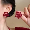 Aretes y Clips para Orejas de Fuegos Artificiales de Año Nuevo, Exquisitos y Pequeños, Diseño de Flor Roja Soñadora, Elegantes y Versátiles, Aretes de Lujo Ligero para Mujer