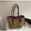 Nova bolsa tote feminina vintage de grande capacidade, bolsa de ombro estilosa e moderna, bolsa versátil de couro PU para sob o braço para mulheres