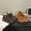 Moda Outono e Inverno 2025 Novas Botas de Neve de Veludo para Mulheres para Usar Nicho Casual Quente Antiderrapante Botas Curtas com Solado Grosso