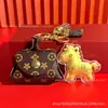 Venta al por mayor de Llavero Popular Shuibei Oro Puro 999 Nube y Caballo Colgante de Bolsa Plana Impreso Adorno de Regalo Exquisito