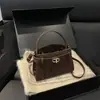 Bolsa de Mão Texturizada de Luxo Nicho de Alta Qualidade para Mulheres 2025 Nova Tendência Outono e Inverno Bolsa de Ombro Versátil Retrô Bolsa Transversal