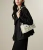 Trench coat curto estilo britânico retrô com gola com lapela e cordão, uma peça atemporal para mulheres, nova coleção de outono