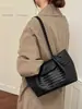Bolso de mujer de gran capacidad a la moda, nuevo bolso de mano simple para dama 2026, bolsa de mano versátil con bloques de color para el día a día