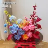 Decoración de Habitación de Boda con un Estilo Chino de Alta Gama, Cortinas de Colores Contrastantes Rojo y Azul, Pared del Fondo de la Cabecera con el Carácter de Doble Felicidad, Habitación de la Novia