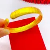 Mismo Estilo que en Tiendas DoradasPulsera Grabada con Palabras Auspiciosas y Ocho Tesoros Chapada en Oro, Pulsera Abierta Cien Bendiciones, Joyería para Atraer la Fortuna al por Mayor