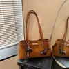 Bolsa de Axila Suede Retrô Feminina 2026 Nova Tendência Moda Nicho Bolsa Tote de Alta Qualidade Ombro Único Bolsa para o Dia a Dia