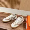 Tênis de sola serrilhada de luxo leve, tênis estilosos color block, sapatos casuais de couro bovino de flor integral, tênis dad unissex da moda da marca H
