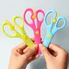 Tijeras de Corte de Papel DIY Seguras para Niños al por Mayor, Tijeras de Plástico para Jardín de Infancia, Tijeras Elásticas Antiaplastamiento de Dibujos Animados para Estudiantes
