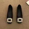 Sapatos rasos femininos de bico quadrado, novo estilo primavera/outono 2026, mocassins rasos da moda com fivela quadrada de strass, sapatos femininos plus size