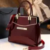 Bolsa Grande de Couro Brilhante Modelo Novo 2026, Bolsa de Ombro Transversal, Couro Envernizado da Moda, Elegante e Simples, Bolsa para Mulheres de Meia-Idade, Bolsa de Mãe