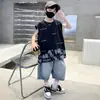 Conjunto de Colete Gradiente com Letras e Shorts Jeans para Meninos, Novo Estilo de Verão para Crianças Maiores, Roupa da Moda e Estilosa