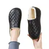 Sapatos de Algodão com Feijão de Inverno Femininos 2026 Novos Versáteis Com Pelúcia Impermeáveis Botas de Neve Slip-on Preguiçosos Sapatos Esportivos Femininos
