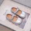 Zapatos Planos para Niñas Punta Redonda Hebilla Única Mary Janes Estilo Primavera/Otoño 2026 Corte Bajo Versátiles Zapatos de Abuela Versátiles Zapatos Pequeños de Cuero
