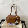 2026 bolsa de ombro retrô com design de nicho moderno, bolsa Boston de grande capacidade para moda feminina