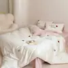 Juego de Cuatro Piezas de Franela de Algodón de Fibra Larga de Alta Gama Rosa Juvenil Estilo Fresco Funda Nórdica Dibujos Animados Lindos Cuatro Estaciones