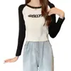 Nueva colección de primavera y otoño: top corto moderno de colores contrastantes, cuello redondo, camiseta de punto acanalado versátil y camiseta de manga larga bordada para mujer