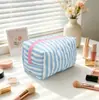 Bolsa de maquiagem octogonal listrada color block estilo dormitório portátil, em estoque para exportação, alto valor estético, bolsa quadrada pequena de armazenamento de grande capacidade atacado