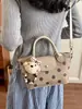 Bolso pequeño de ante para mujer, nuevo diseño 2026, estilo de nicho, bolso de mano tipo empanada, de alta gama y versátil, bolso de hombro o bolso cruzado