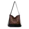 Bolso de Axila de Moda para Mujer 2025 Nuevo Bolso de Hombro Cruzado Invierno Elegante Estampado de Leopardo Gran Capacidad Bolso Tote Tipo Cubo
