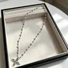 Colar com Pingente de Cruz Estrela Estilo Ins Minimalista para Mulheres, Corrente de Suéter Versátil de Nicho de Alta Qualidade, Corrente de Pescoço Fashion e Única