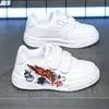 Zapatos Casuales de Tabla para Niñas con Velcro 2026 Modernos Graffiti Blanco Suela Suave Antideslizantes Transpirables Para Niños Pequeños y Niños Pequeños Primavera Otoño Versátiles