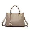 Bolsa de Mão Prática para Mamãe, Bolsa Feminina com Pingente de Flor de Metal, Estilosa e Versátil para o Dia a Dia, Elegante Bolsa de Ombro Único para Mulheres