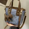 Bolsos de nicho texturizados de alta calidad 2024 nuevos bolsos para mujer versátiles bandoleras retro de hombro bolsos cubo portátiles de moda