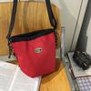 Bolsa de cubo de lona de nailon con cordón de verano para mujer 2025 Nueva Super Popular Mochila Unisex Bolso cruzado casual para teléfono