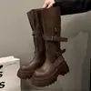 Botas Altas de Plataforma Versátiles Cómodas Hebilla de Cinturón de Cuero Sentido del Diseño Sentido de la Moda Botas Altas de Dopamina para Piernas Gruesas MM Gordito Invierno Otoño