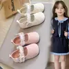 Sapatos Novos para os Primeiros Passos de Crianças Primavera 2026 Estilo Coreano Sapatos Mary Jane Meninas Solado Macio Acabamento em Renda Pequenos Sapatos de Couro