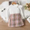 Conjunto de Dos Piezas para Niñas de Primavera y Otoño Estilo Europeo y Americano: Top de Manga Larga con Canalé y Mangas Volantes con Falda Corta de Cuadros Irregulares