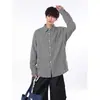 Camisa masculina de manga longa, estilo chenille oversized moderno, nova coleção 2026, corte solto, peso pesado, com detalhes de rebite, proporcionando um visual cool e estiloso