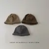 Gorros Infantiles Otoño e Invierno Coreanos Estilo Retro de Punto con Borde Enrollado Protección para las Orejas para Hombres y Mujeres Bebé Sencillos Cálidos y a Prueba de Frío Gorros de Punto