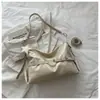 2026 Nuevo Estilo Coreano Ins Tachuelas de Estrella Bolso para Motocicleta Cuero Suave Bolso Tote de Gran Capacidad Bolso Versátil para Viajes Diarios Casual
