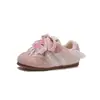 Zapatillas para niñas 2026 otoño nuevo modelo zapatos infantiles de suela blanda zapatillas de entrenamiento alemanas para niñas zapatillas de correr de malla para niños pequeños