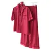 2026 Nuevo Conjunto de Pijama Festivo Rojo de Manga Corta con Estampado de Estrellas de Seda de Hielo para Mujer, Pantalones Largos Primavera/Verano, Conjunto de Ropa para el Hogar para Recién Casados
