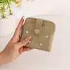 Nova carteira feminina curta, doce e estilosa, com bordado em formato de coração, perfeita para guardar cartões e identidade, e como um pequeno porta-moedas - um ótimo presente de aniversário para meninas