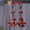 Colgante de Cadena para Teléfono Móvil Talla de Caballo de Palosanto Yiming Xianyuan Arena Verde Arcoíris Llavero de Caballo Tallado en Madera Creativo