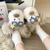 Zapatillas de algodón para perro con gafas, estilo divertido y casual, nuevo modelo otoño e invierno 2026, alto valor estético, zapatos peludos versátiles y lindos para usar al aire libre