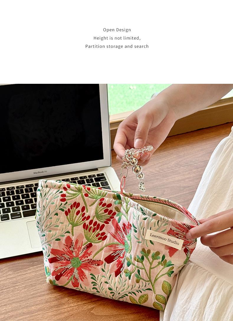 化妆包女大容量便携""