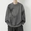 Base blanca estilo japonés, diseño de frente plano, nueva colección primavera/otoño, sudadera casual y versátil para hombre, elegante camiseta de manga larga con cuello redondo