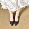 Mocasines de mujer de tacón bajo con hebilla cuadrada, nuevo modelo otoño 2026, piel suave, suela blanda, versátiles, cómodos, zapatos de punta para madres