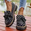 Mocassins de sola grossa para comércio exterior transfronteiriço, novo modelo de verão 2026, sapatos slip-on com decoração de laço de bolinhas para mulheres